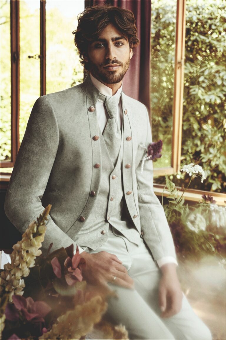 Mehr über den Artikel erfahren Anzüge von Tziacco